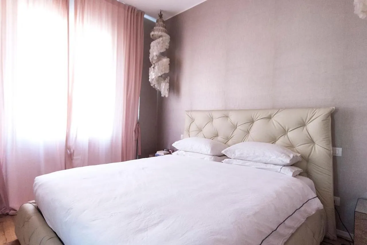 Apartment Luxury Designer Space In Shopping District Milan