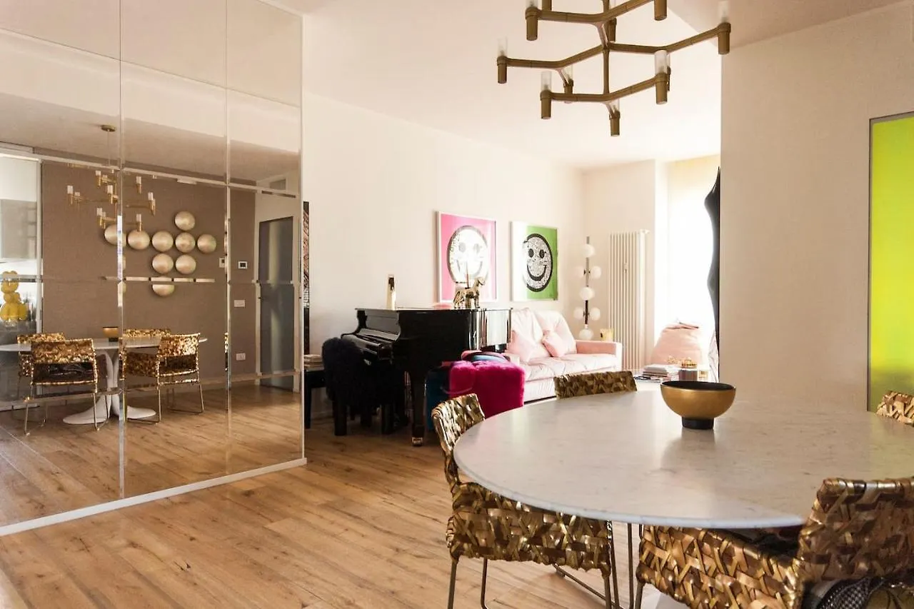 Apartment Luxury Designer Space In Shopping District Milan