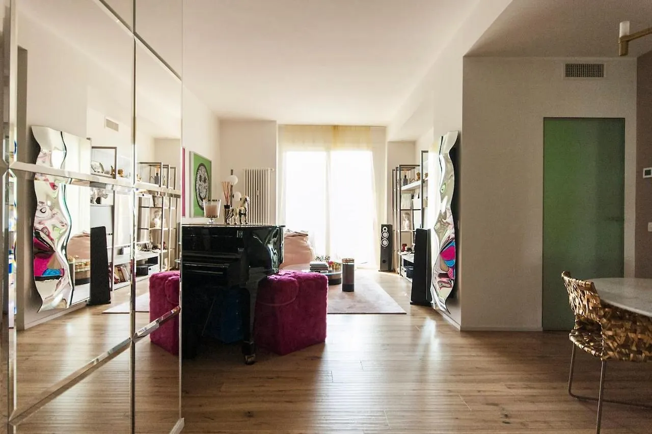 Apartment Luxury Designer Space In Shopping District Milan